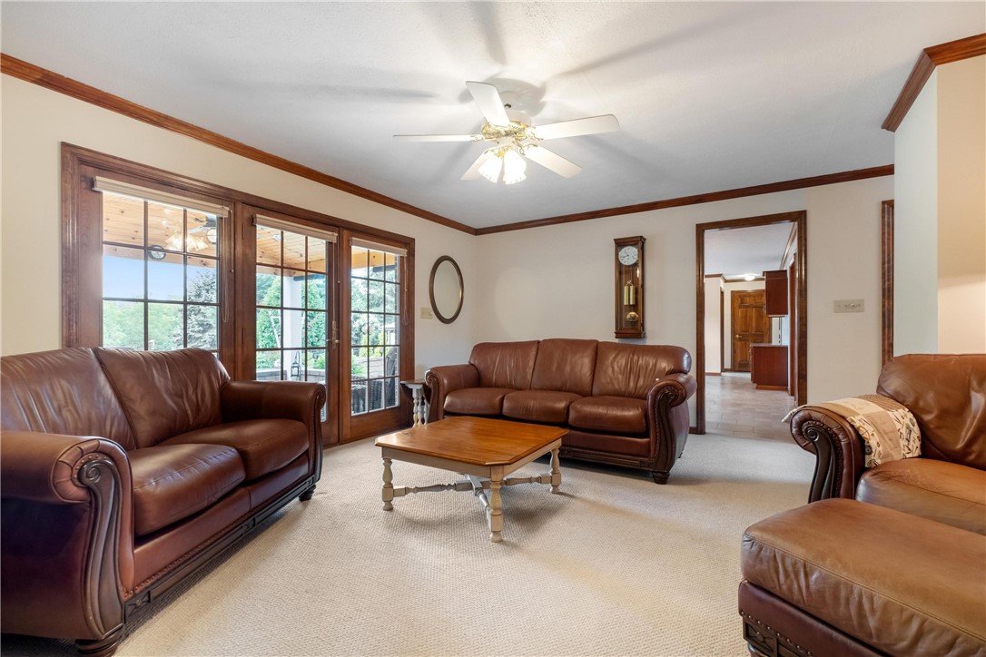 233 Meadowbrook Dr