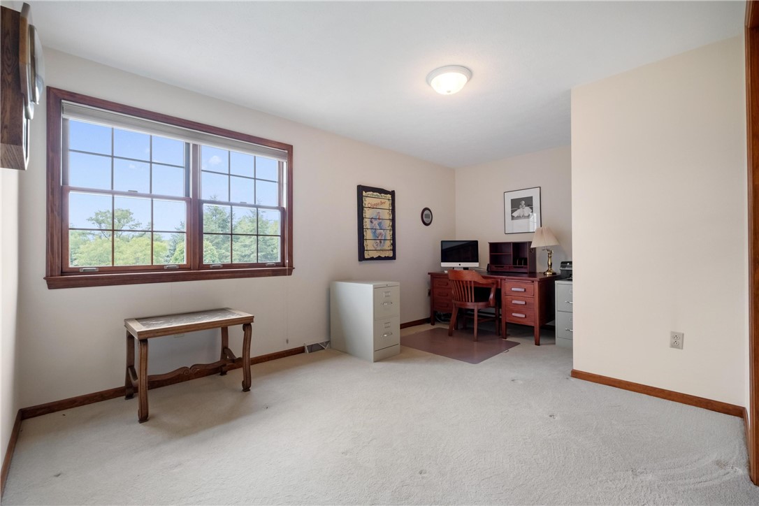 233 Meadowbrook Dr