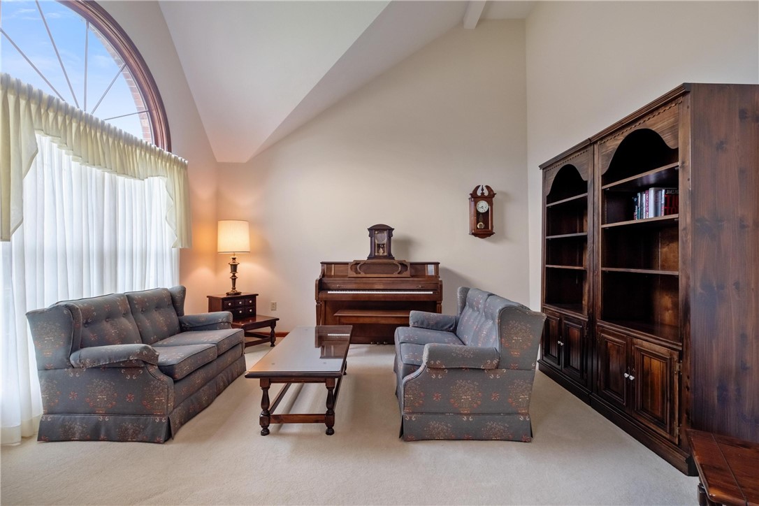 233 Meadowbrook Dr