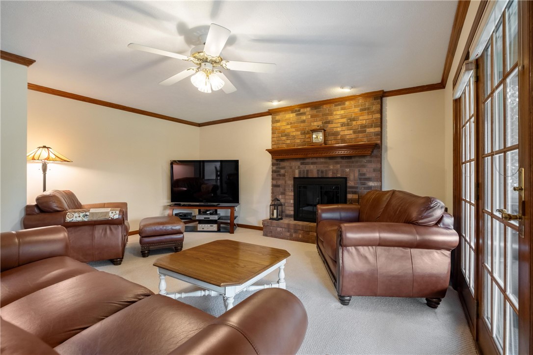 233 Meadowbrook Dr