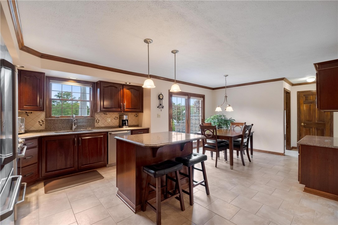 233 Meadowbrook Dr