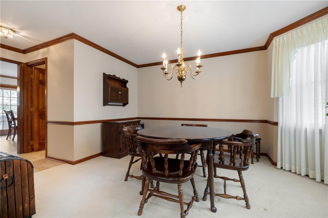 233 Meadowbrook Dr
