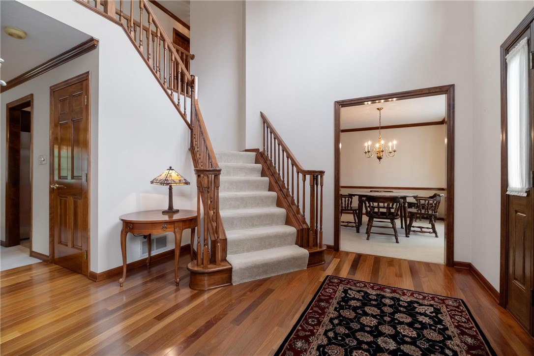233 Meadowbrook Dr