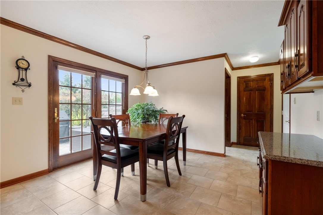 233 Meadowbrook Dr