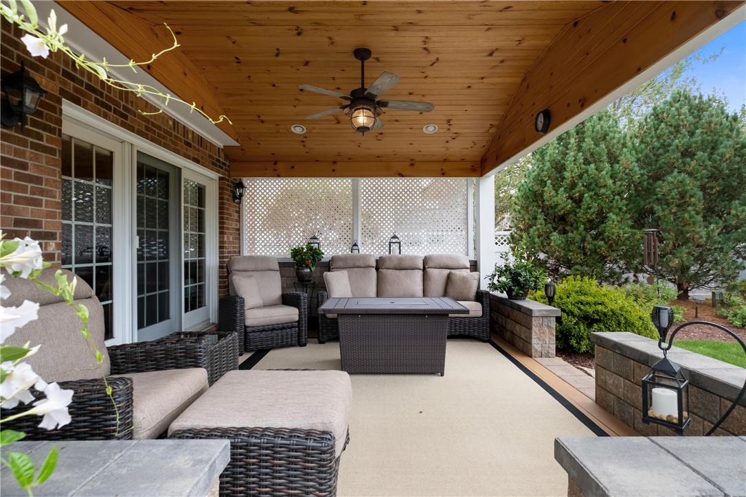233 Meadowbrook Dr