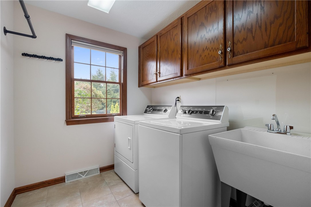 233 Meadowbrook Dr