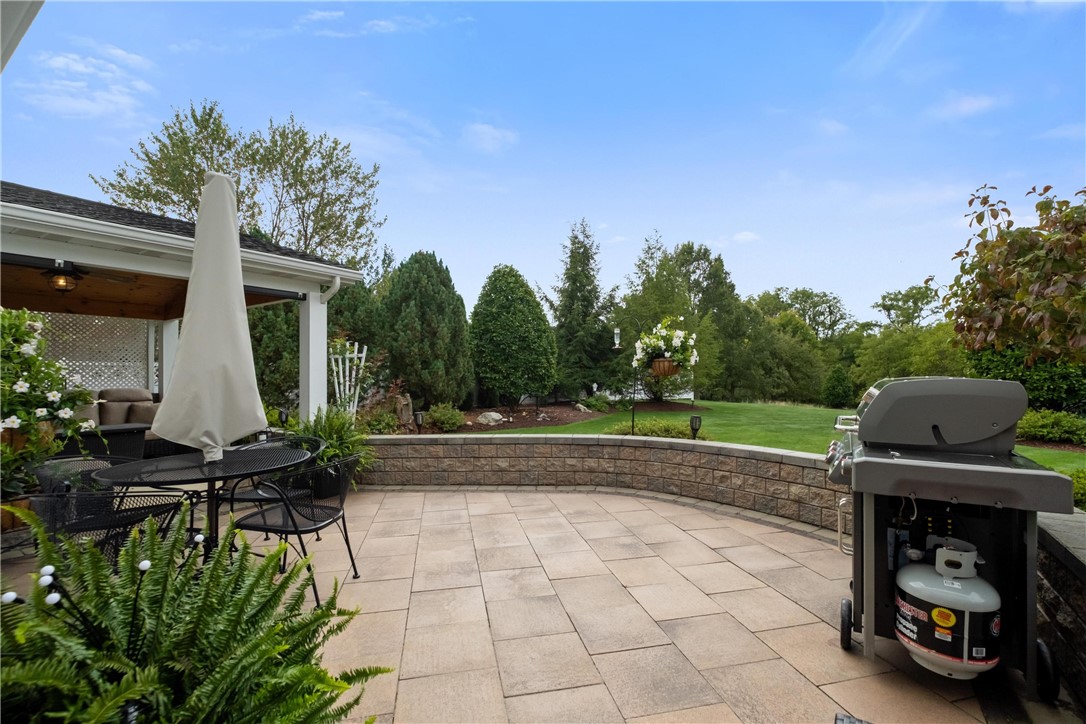 233 Meadowbrook Dr