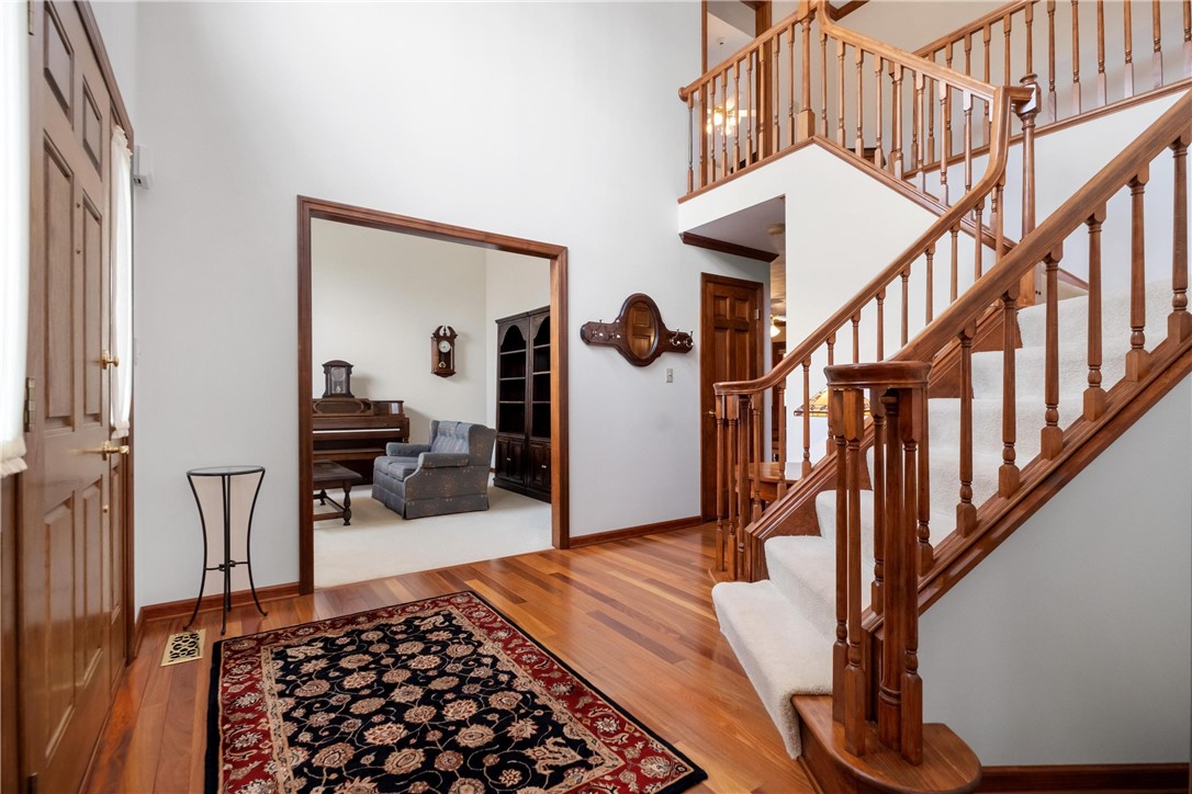 233 Meadowbrook Dr