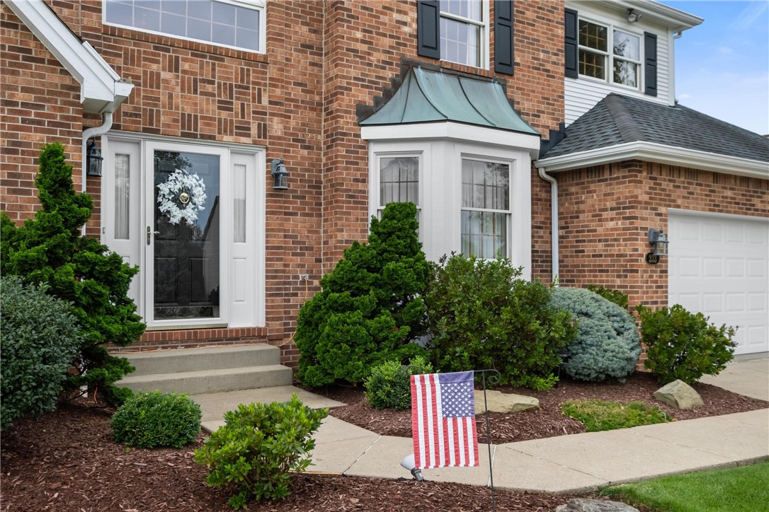 233 Meadowbrook Dr