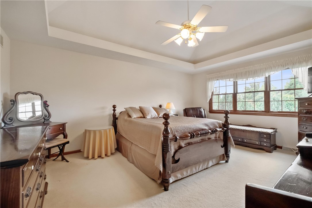 233 Meadowbrook Dr