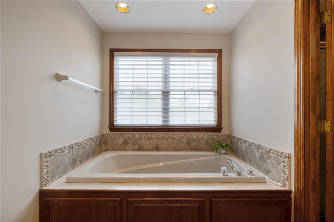 233 Meadowbrook Dr
