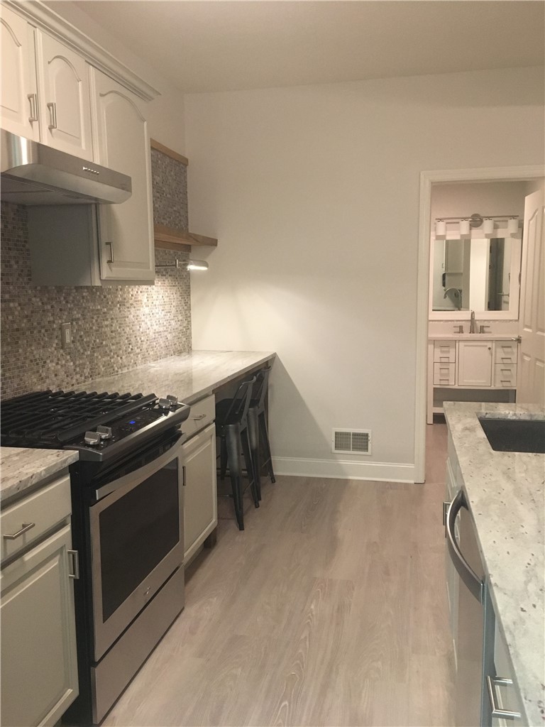 219 Adams Pointe Blvd 11