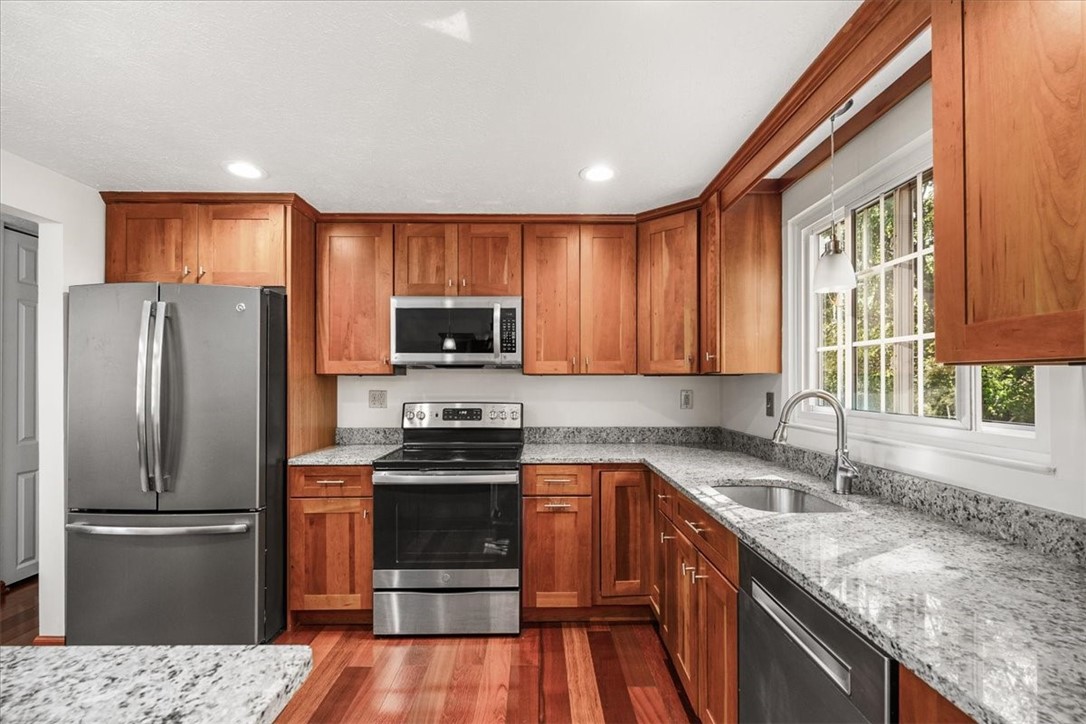 121 Clearbrook Dr