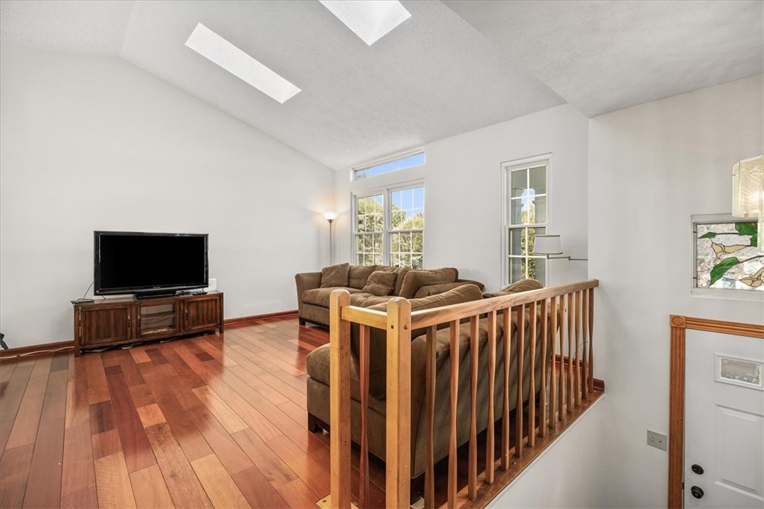 121 Clearbrook Dr