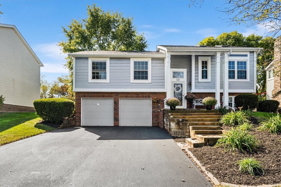 121 Clearbrook Dr