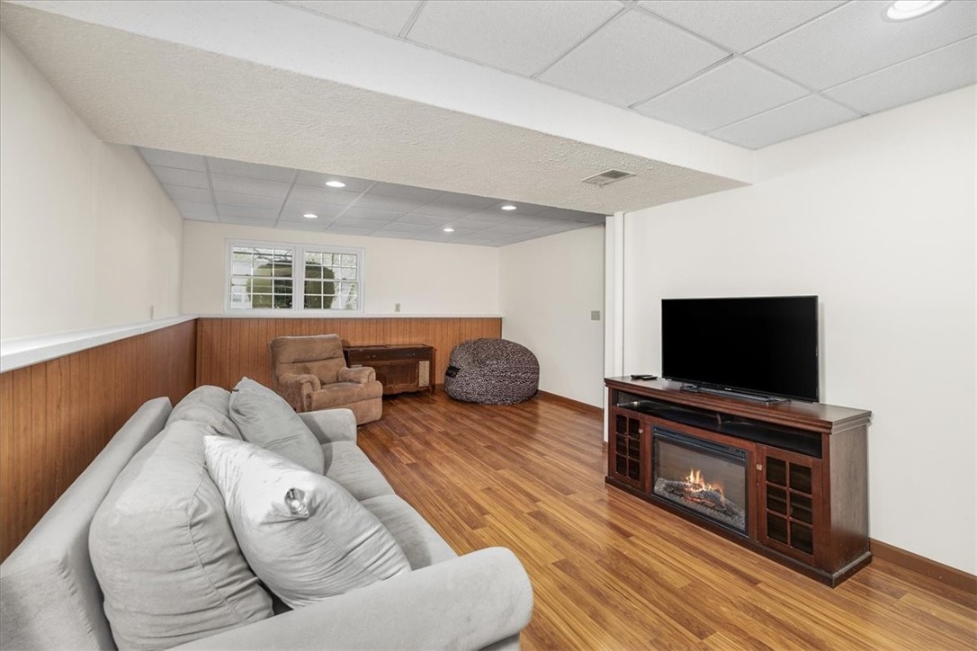 121 Clearbrook Dr