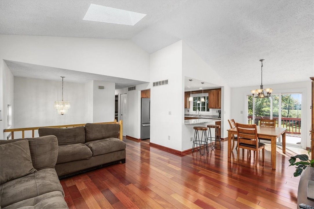 121 Clearbrook Dr