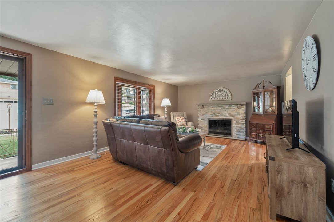 1110 Greenlawn Dr