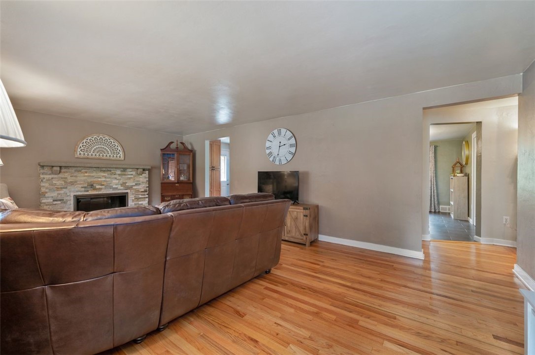 1110 Greenlawn Dr