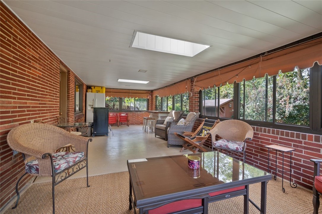 1110 Greenlawn Dr