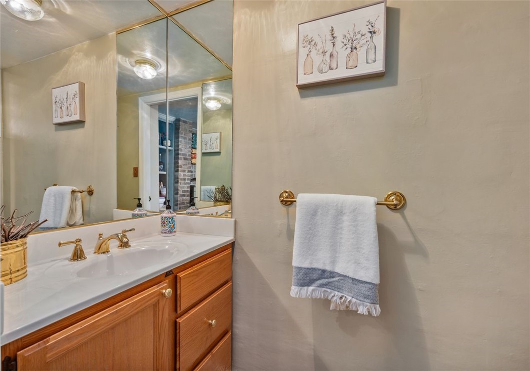 1110 Greenlawn Dr