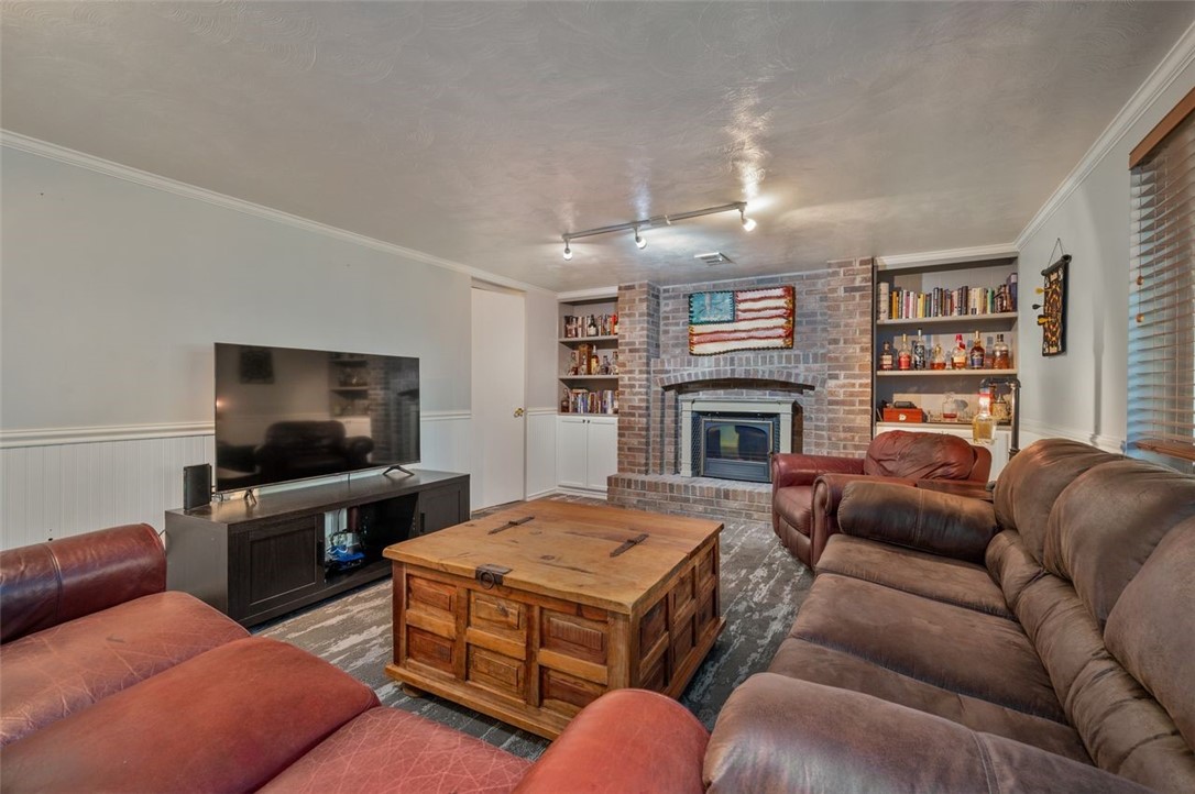 1110 Greenlawn Dr