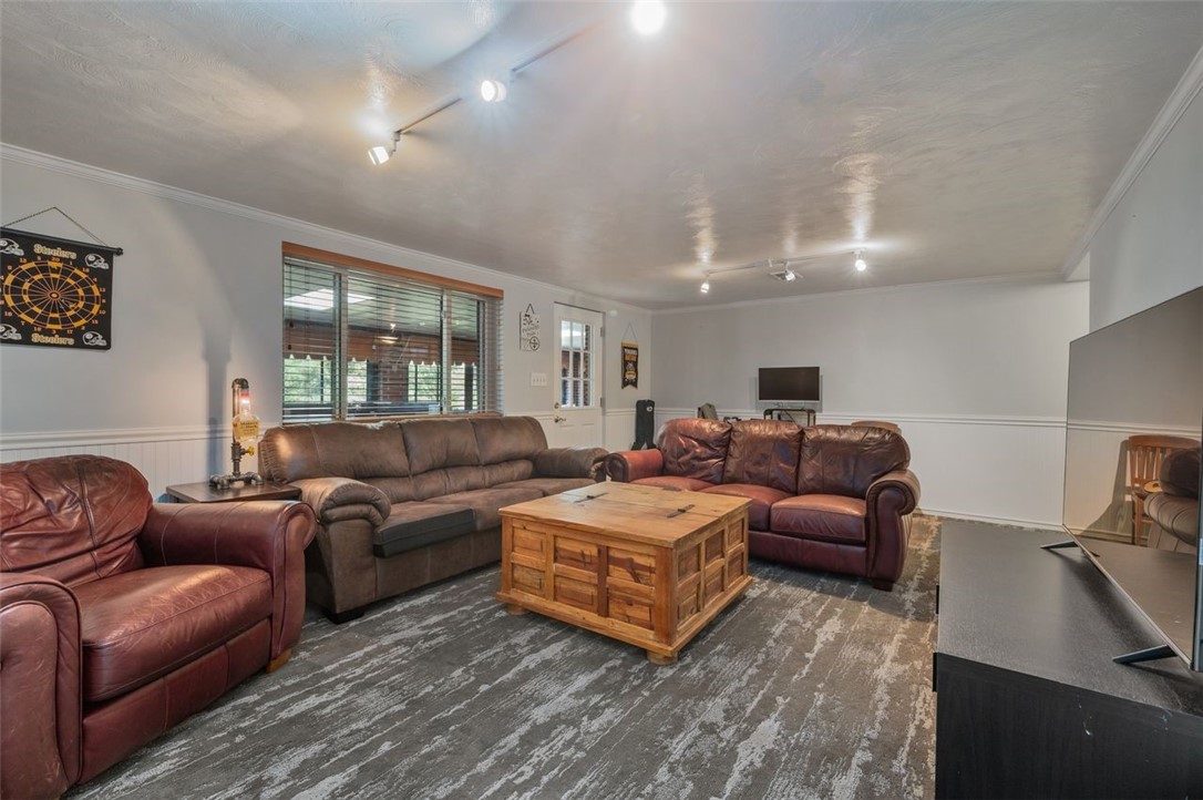 1110 Greenlawn Dr