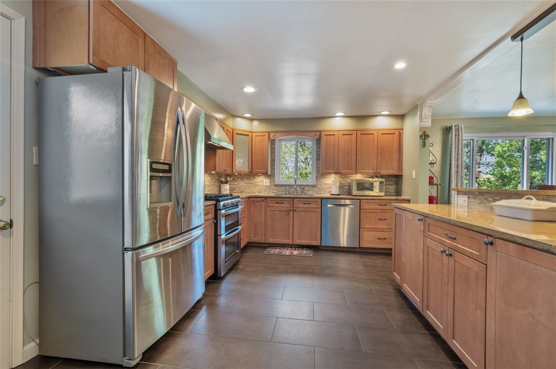 1110 Greenlawn Dr