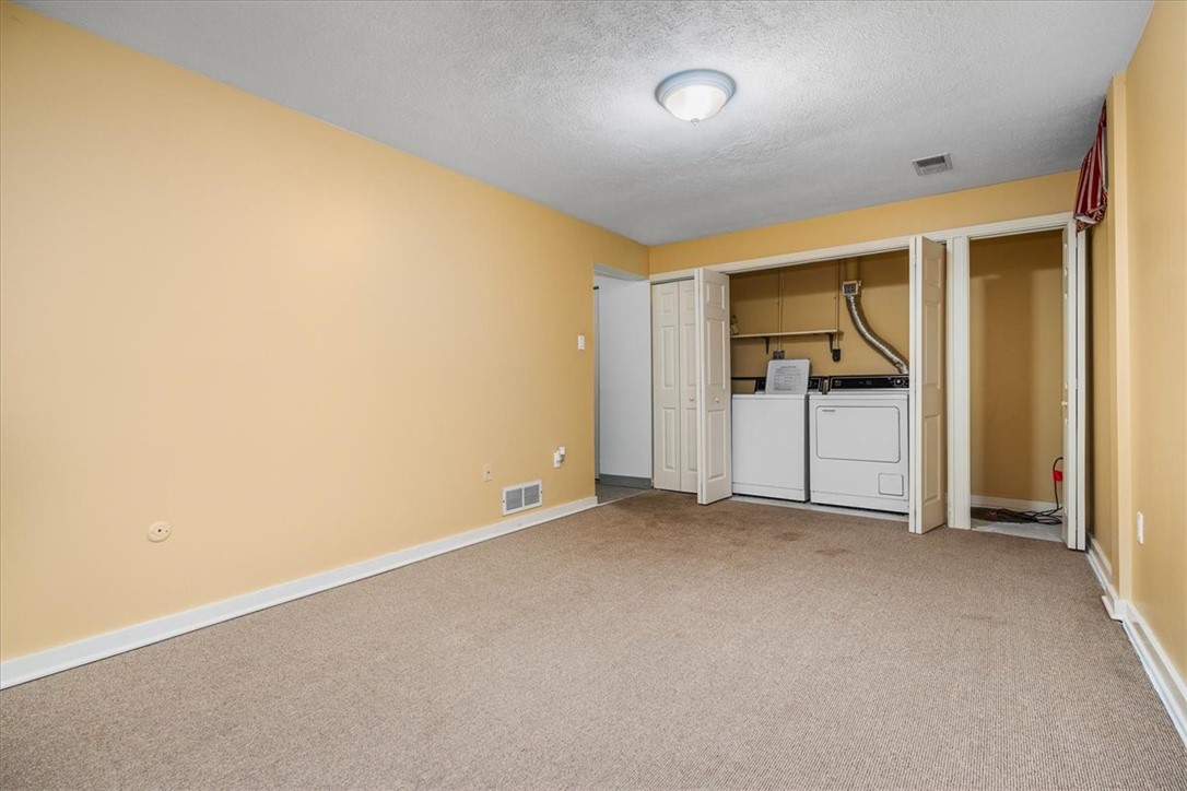 233 Pine Ct