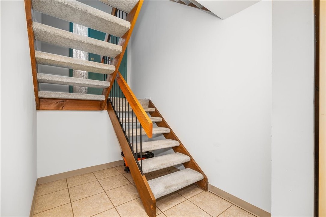 233 Pine Ct