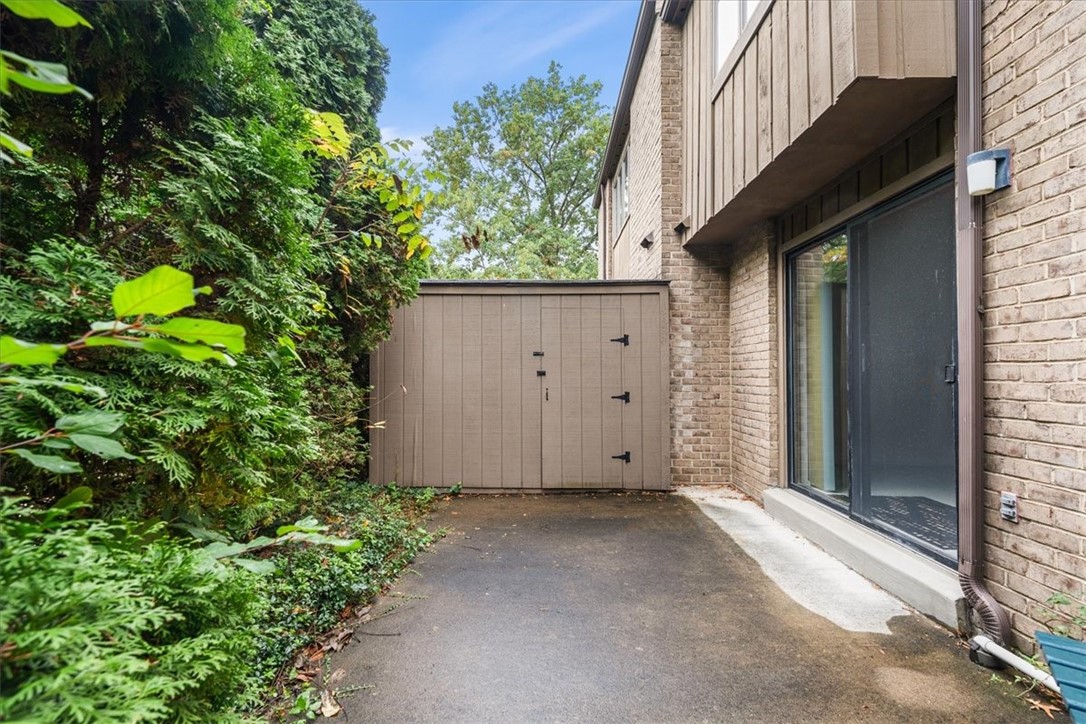 233 Pine Ct