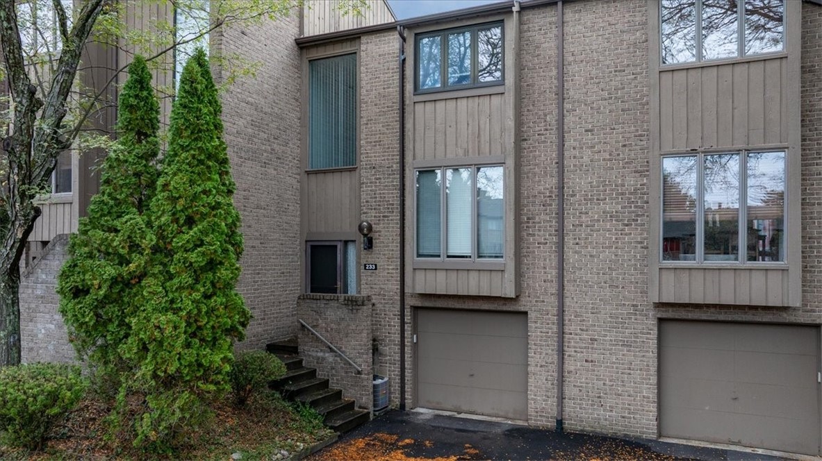 233 Pine Ct