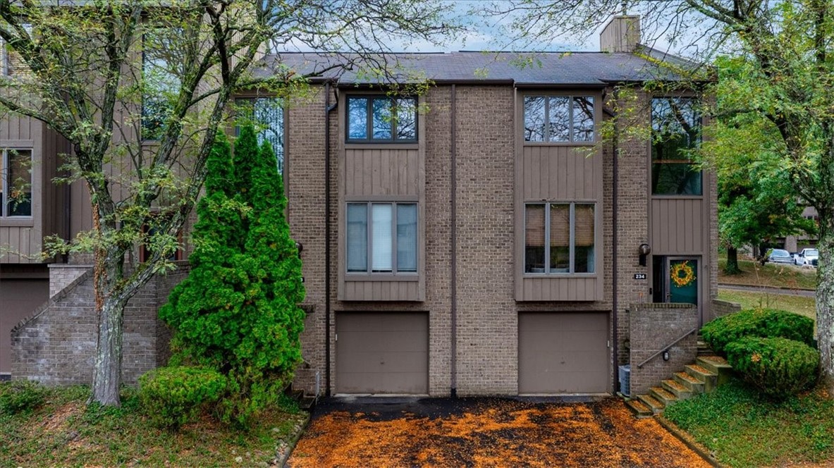 233 Pine Ct