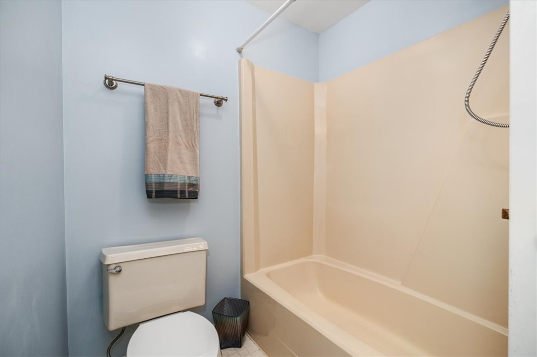 233 Pine Ct
