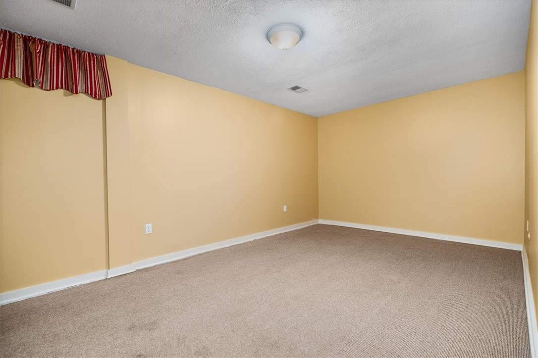 233 Pine Ct