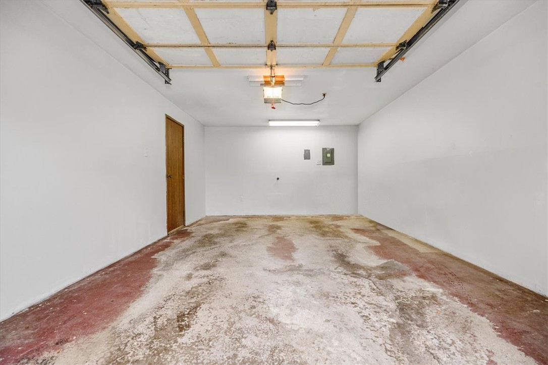 233 Pine Ct