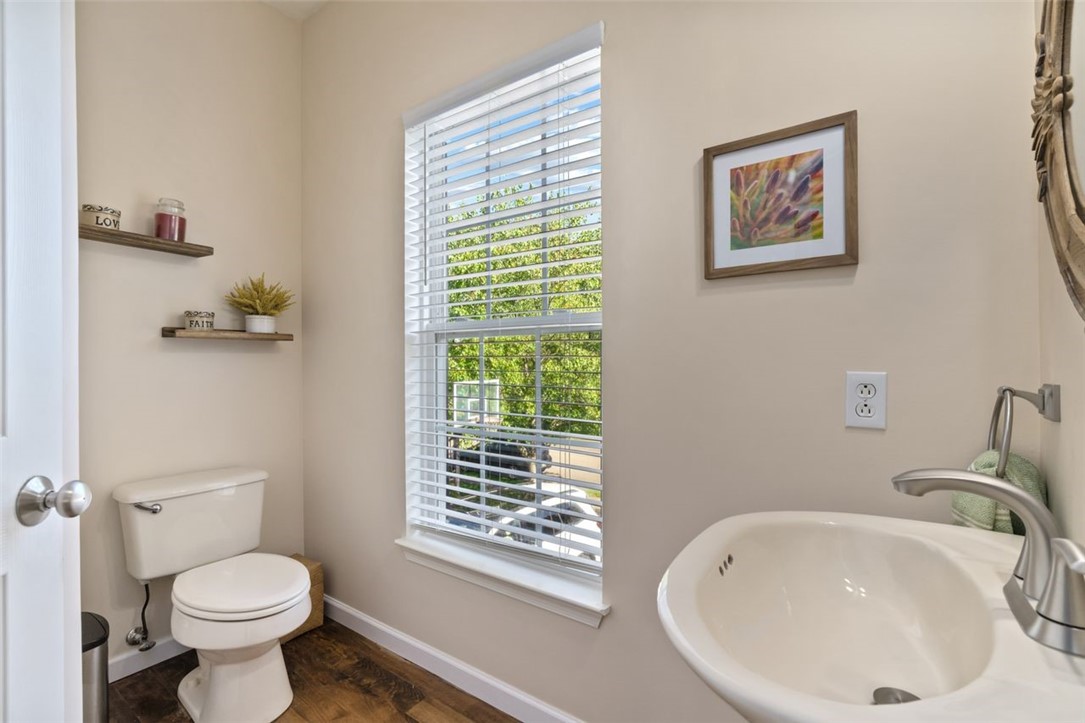 321 Village Dr
