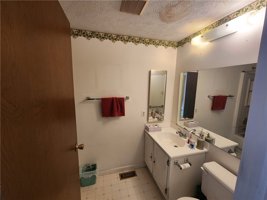 111 Cresent Dr