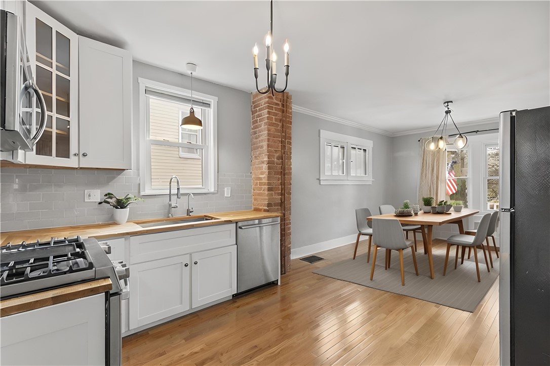 9 E Forest Ave