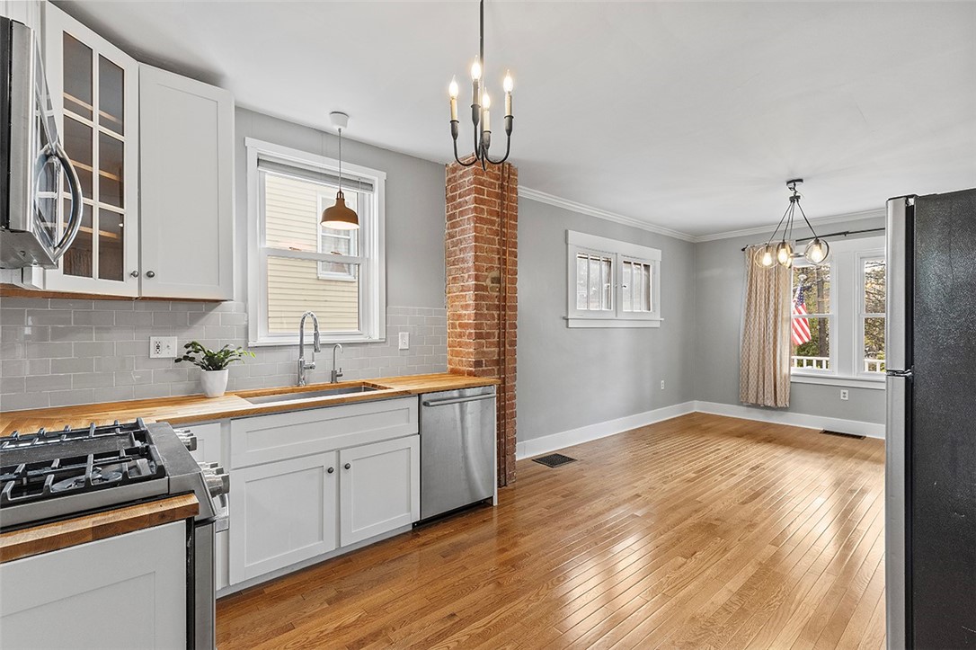9 E Forest Ave