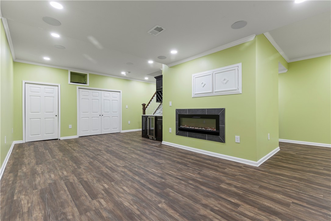 1803 N Hawthorn Ct