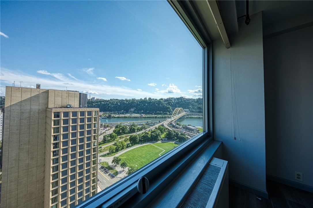 320 Fort Duquesne Blvd 24O