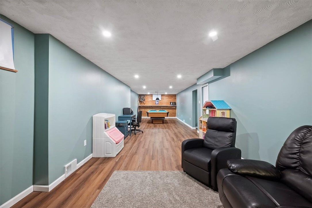 179 Roswin Dr