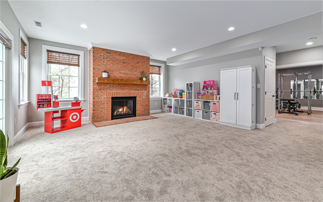 211 Tamarack Dr