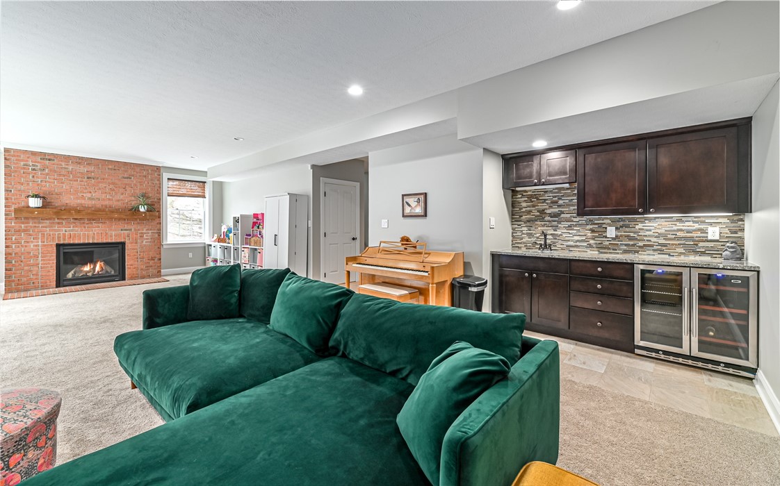 211 Tamarack Dr