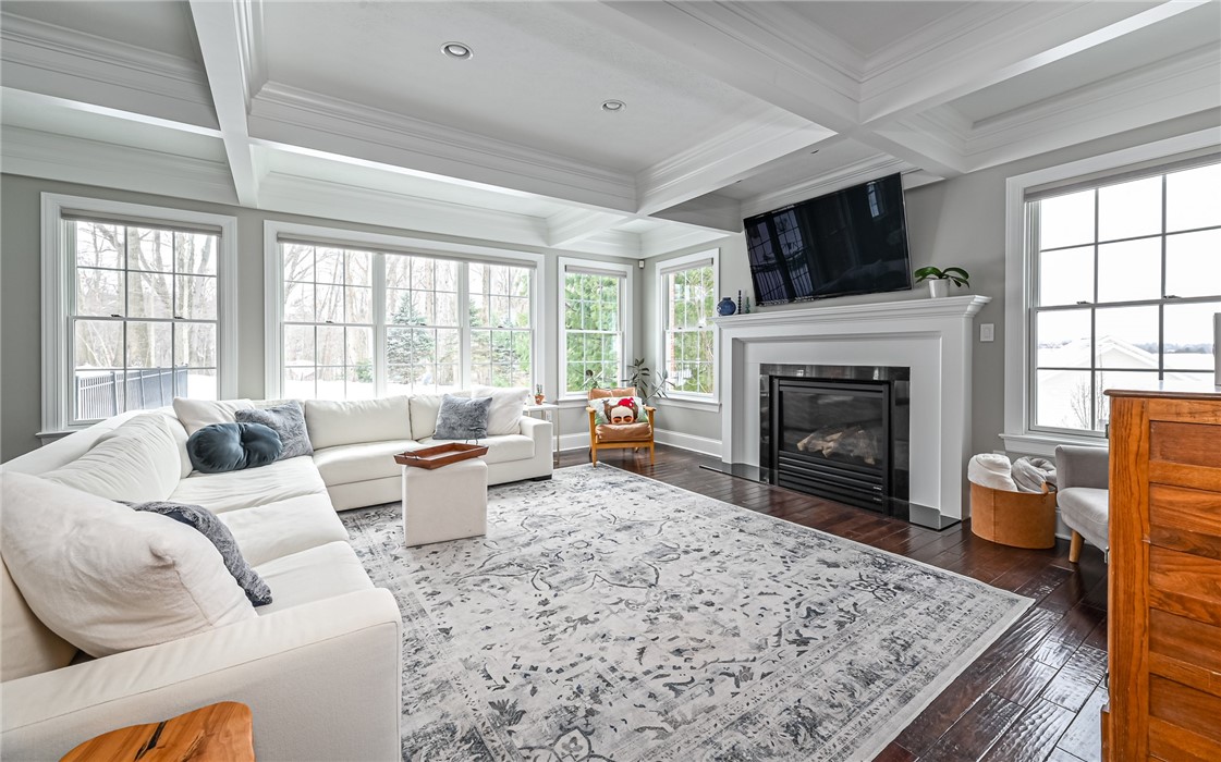 211 Tamarack Dr