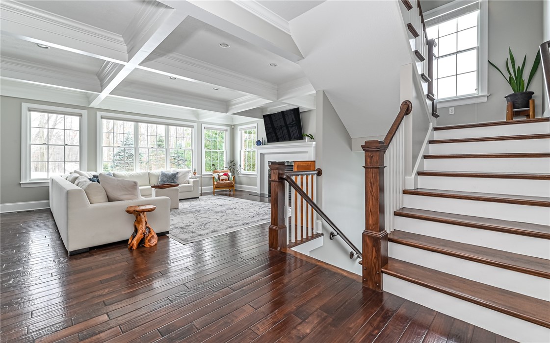 211 Tamarack Dr