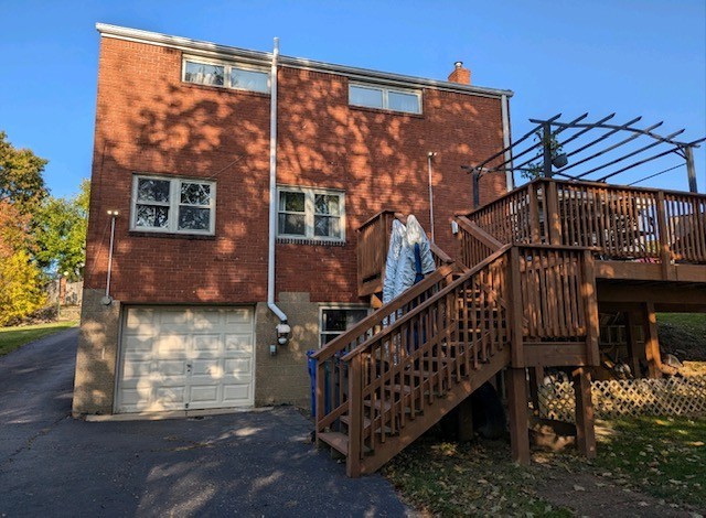 300 Larch Ln