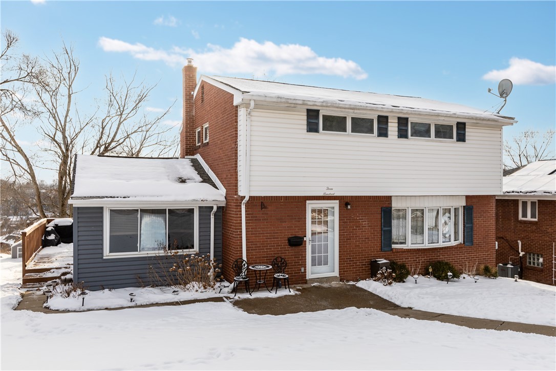 300 Larch Ln