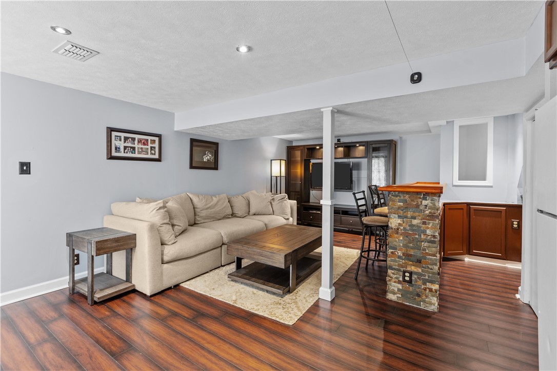 300 Larch Ln